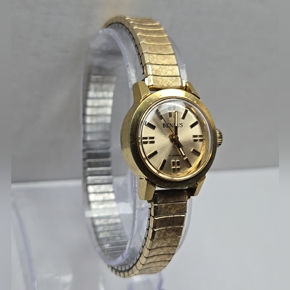Womens Vintage Benrus Manual Wind Watch 10k R.G.F Stretch Band Runs Unique Retro - Picture 3 of 11